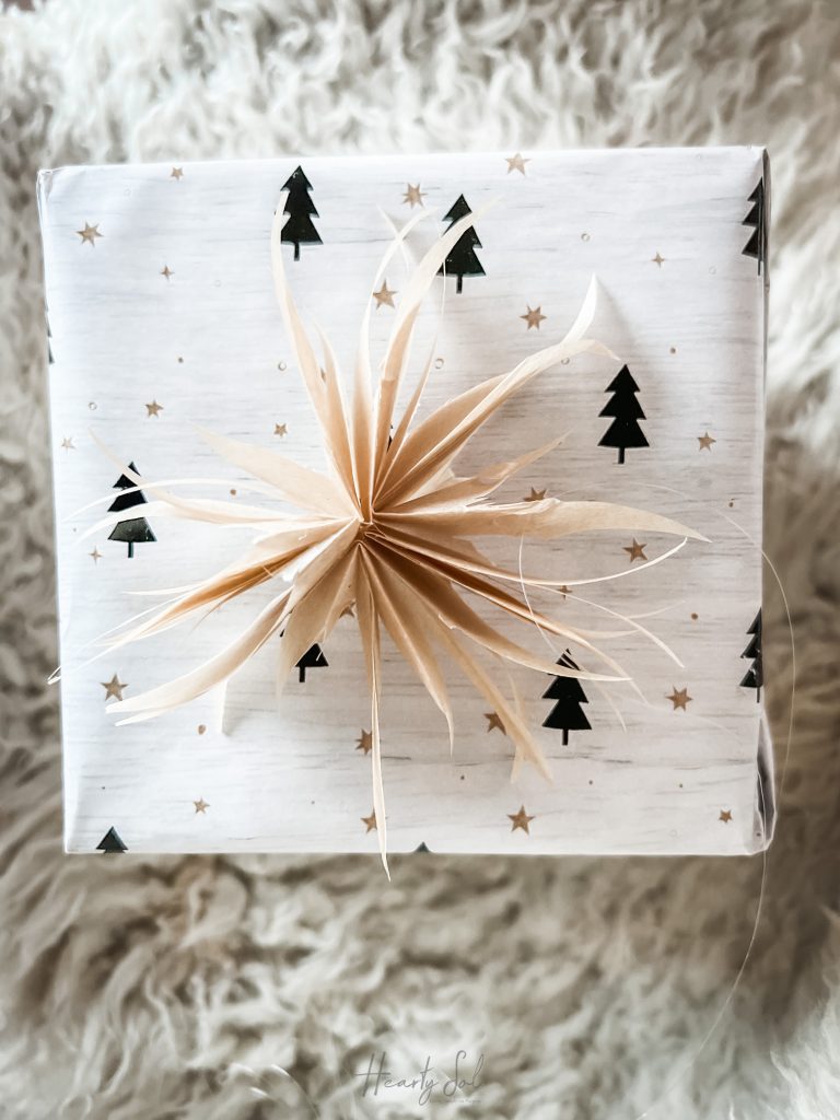 How to Make Paper Stars Using Parchment Paper - Hearty Sol