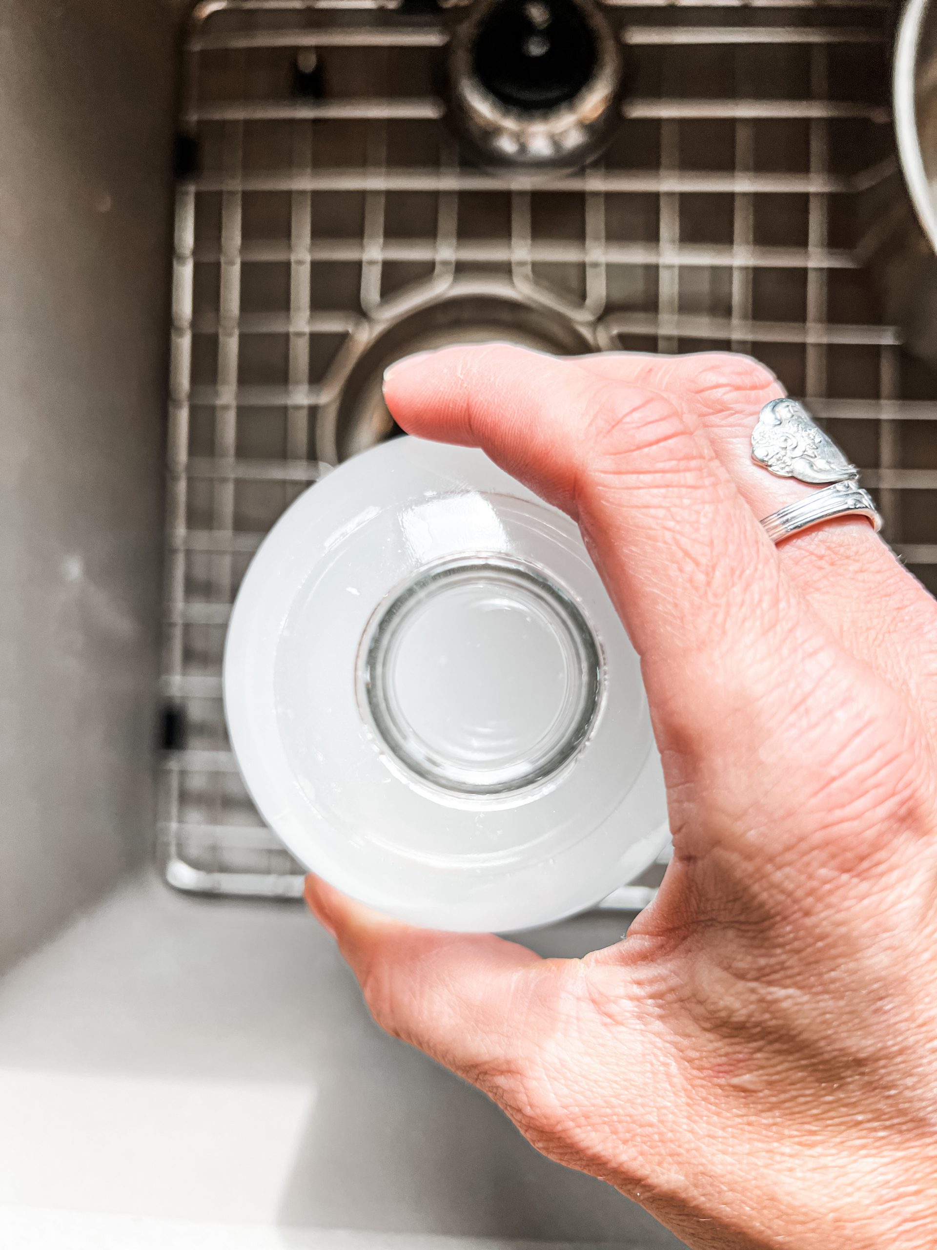 How to Make Homemade StreakFree Window Cleaner Hearty Sol