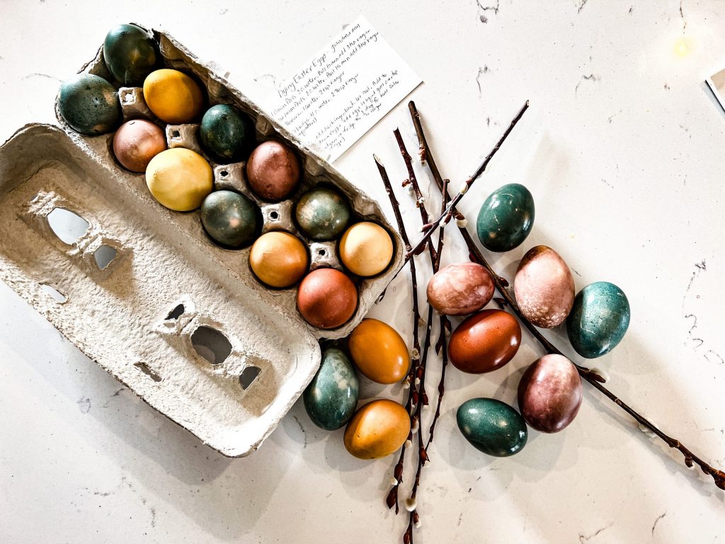 easter eggs naturally dyed