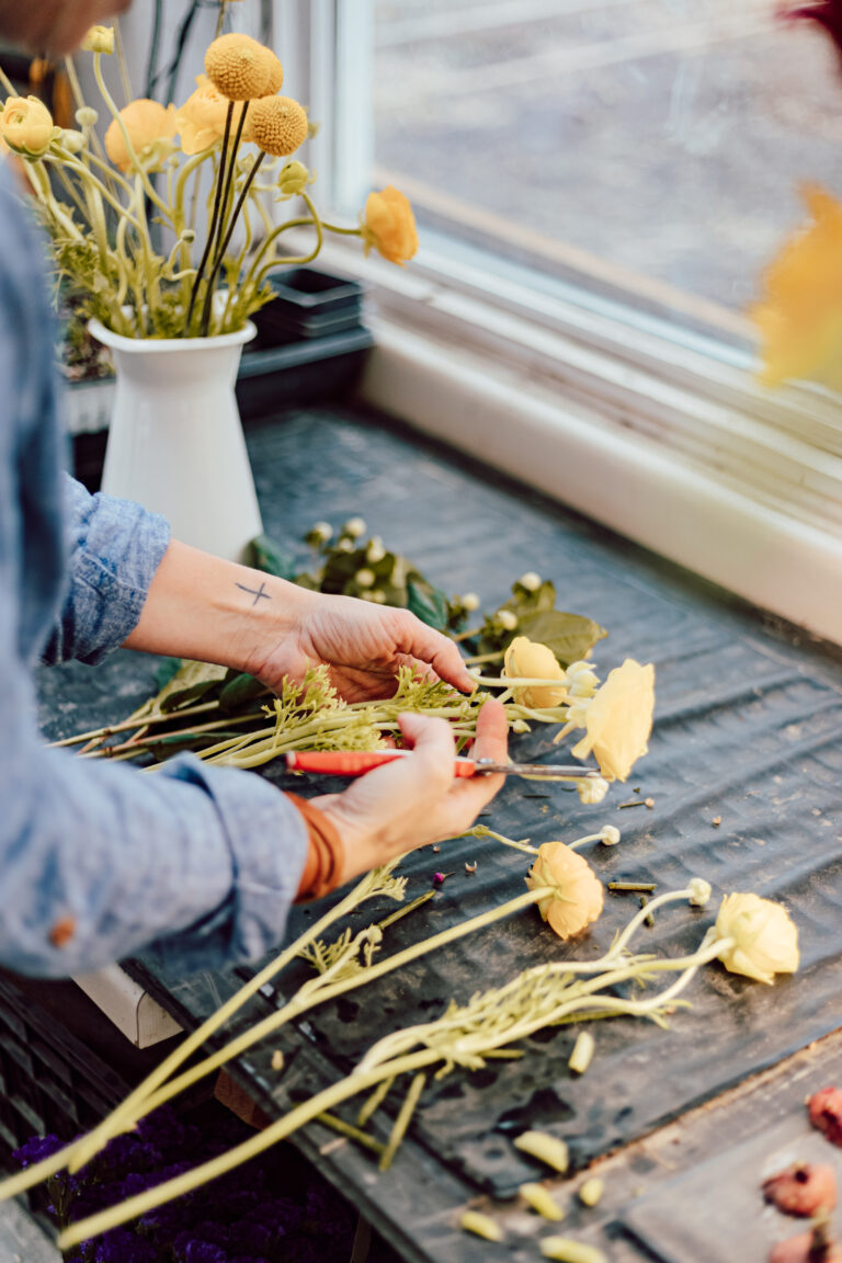 How to make Homemade Flower Food for lasting Fresh Flowers - Hearty Sol