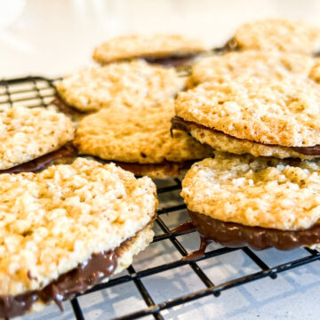 Swedish lace cookies with chocolate